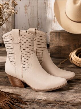 Dolce Vita Kirby Cream Heeled Cowgirl Boots